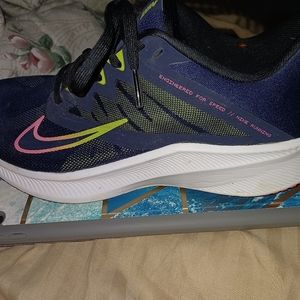 Nike running quest 3 shoes